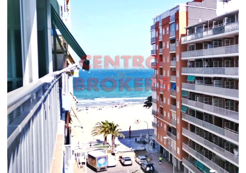 Duży apartament kilka metrów od plaży z widokiem na morze w Cullera, Walencja
